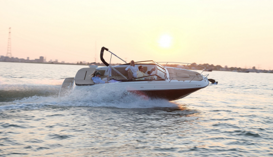 Катер Sea Ray 230 SunSport