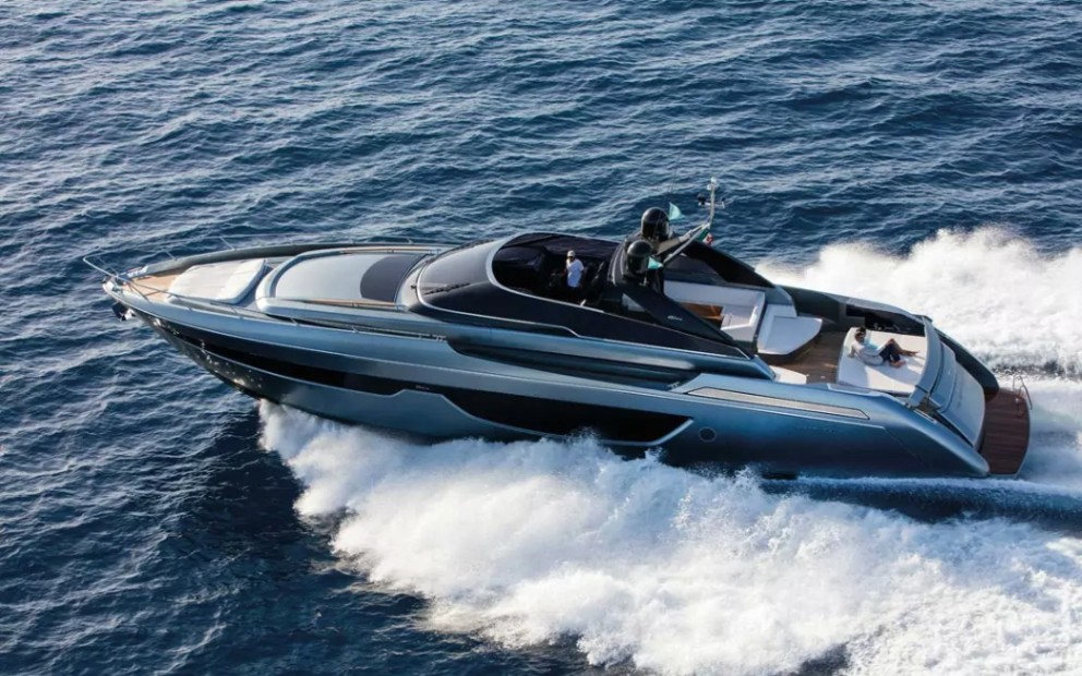Riva 76' Bahamas Super доступна для просмотра на верфи